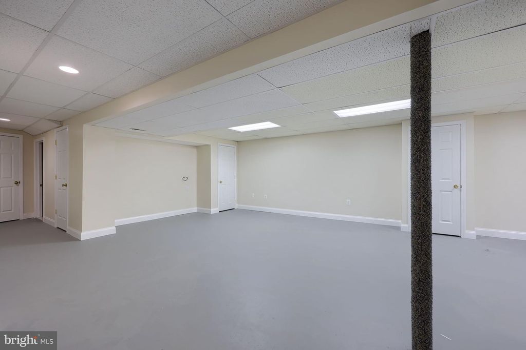 Image 34 of property listing at 401 HARMONY LN, Douglassville, PA 19518