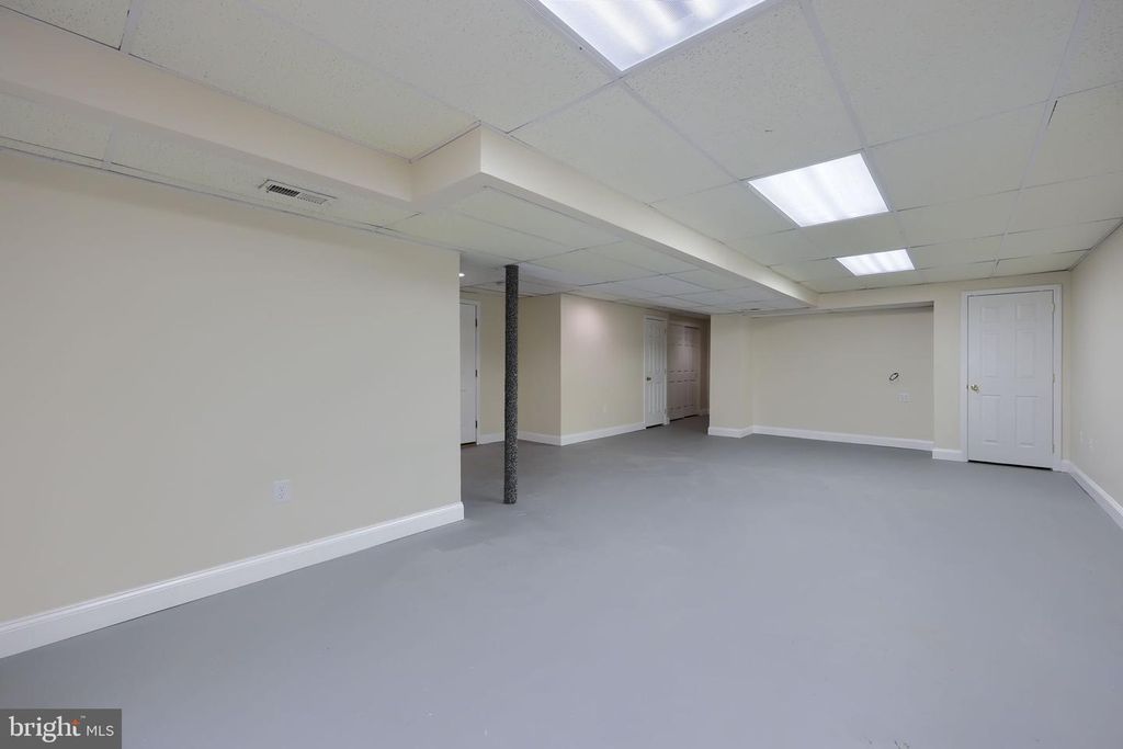 Image 36 of property listing at 401 HARMONY LN, Douglassville, PA 19518