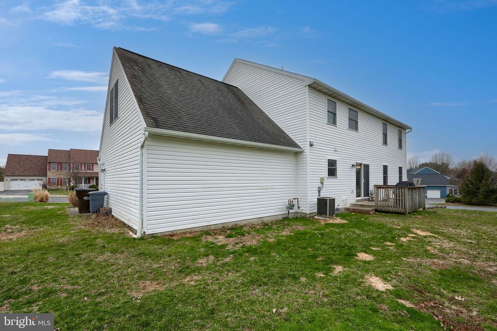 Image 38 of property listing at 401 HARMONY LN, Douglassville, PA 19518