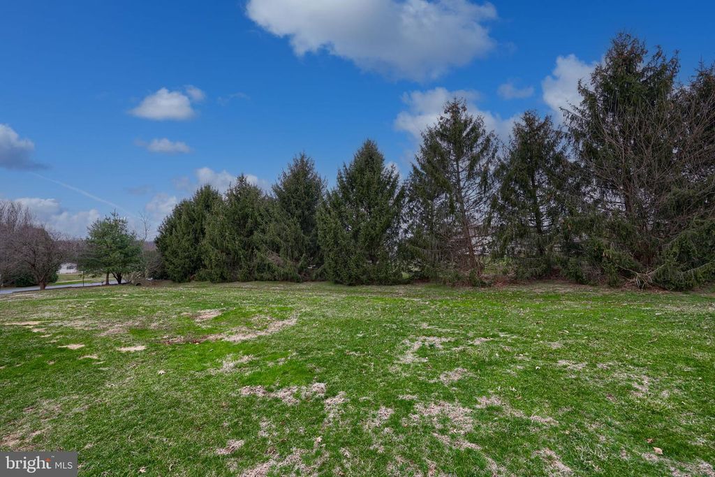 Image 44 of property listing at 401 HARMONY LN, Douglassville, PA 19518