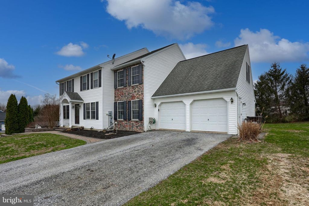 Image 45 of property listing at 401 HARMONY LN, Douglassville, PA 19518