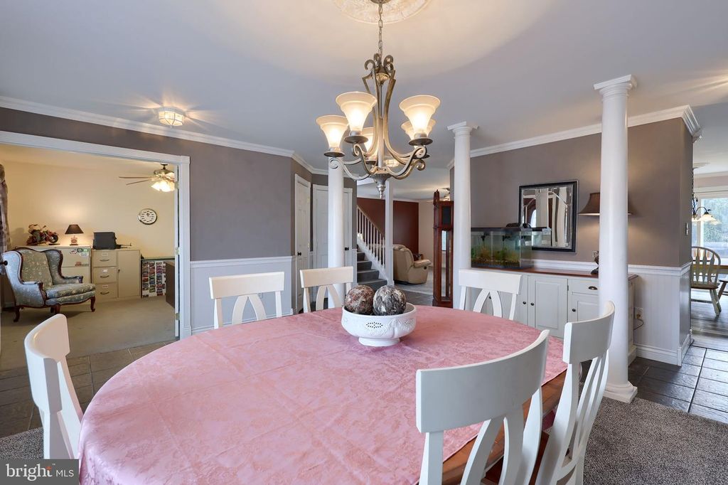 Image 6 of property listing at 401 HARMONY LN, Douglassville, PA 19518