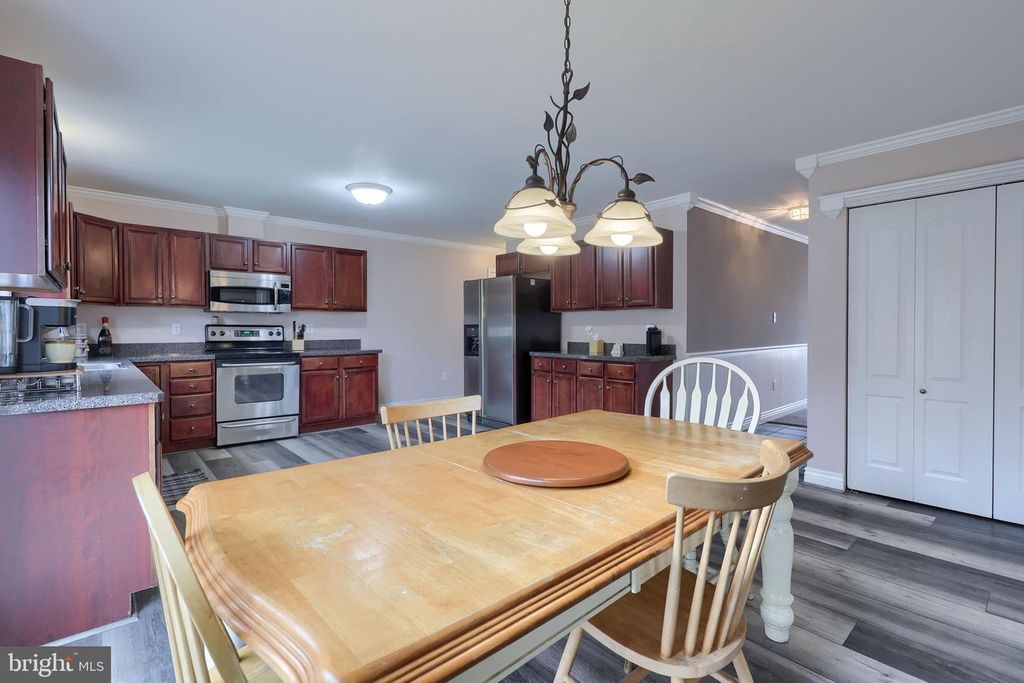 Image 8 of property listing at 401 HARMONY LN, Douglassville, PA 19518