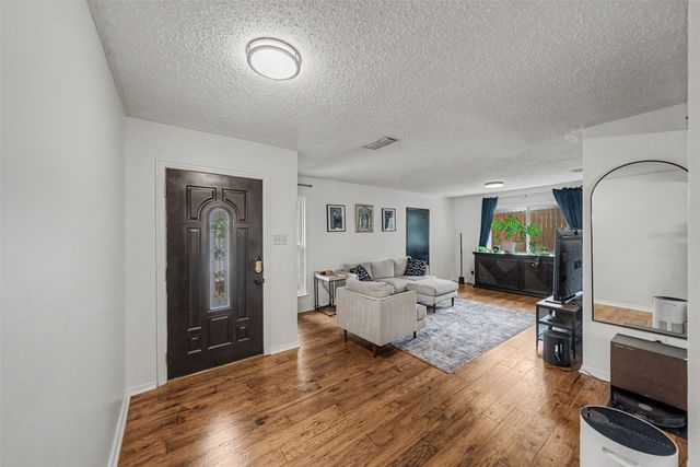303 Shelmar Drive, Euless, TX 76039