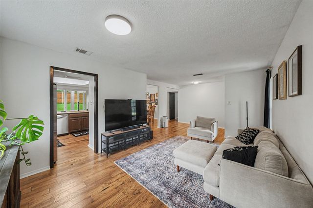 303 Shelmar Drive, Euless, TX 76039
