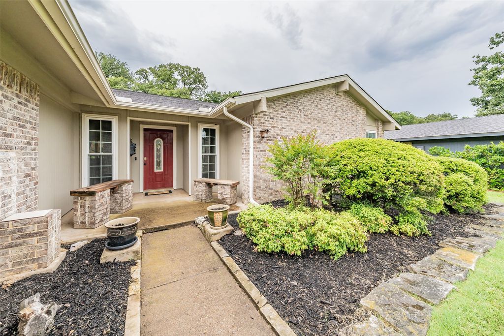 303 Shelmar Drive, Euless, TX 76039