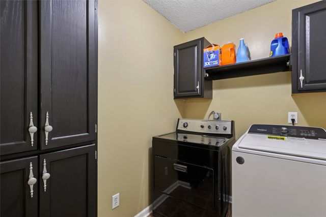 1041 Bradford Place, West Des Moines, IA 50266