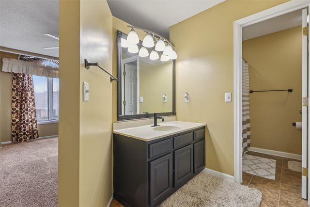 1041 Bradford Place, West Des Moines, IA 50266