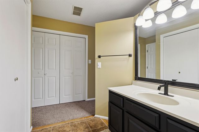 1041 Bradford Place, West Des Moines, IA 50266