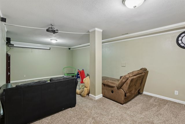 1041 Bradford Place, West Des Moines, IA 50266