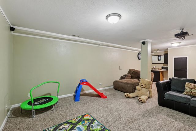 1041 Bradford Place, West Des Moines, IA 50266