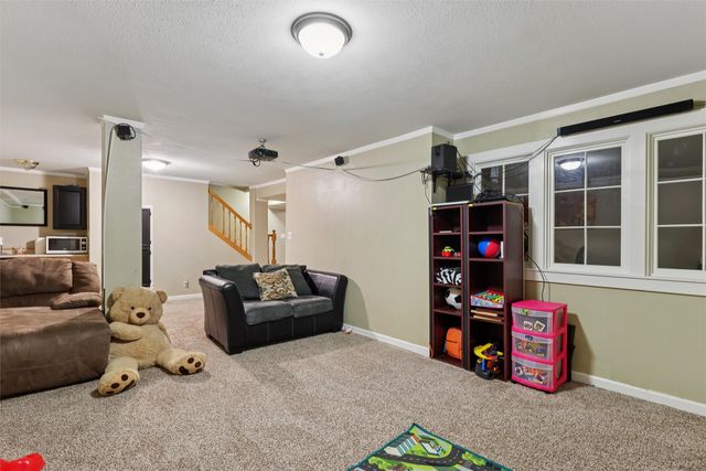 1041 Bradford Place, West Des Moines, IA 50266