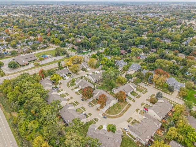 1041 Bradford Place, West Des Moines, IA 50266