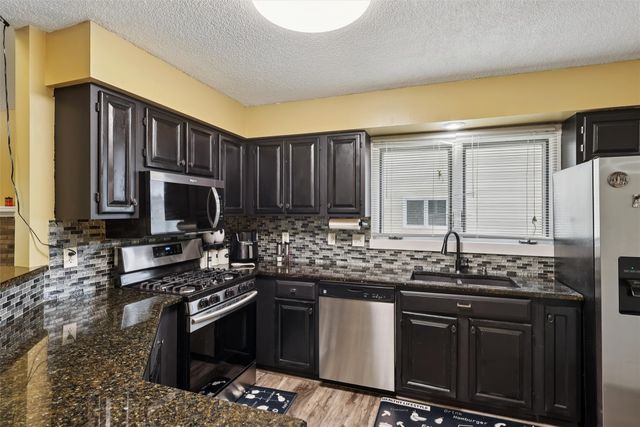 1041 Bradford Place, West Des Moines, IA 50266