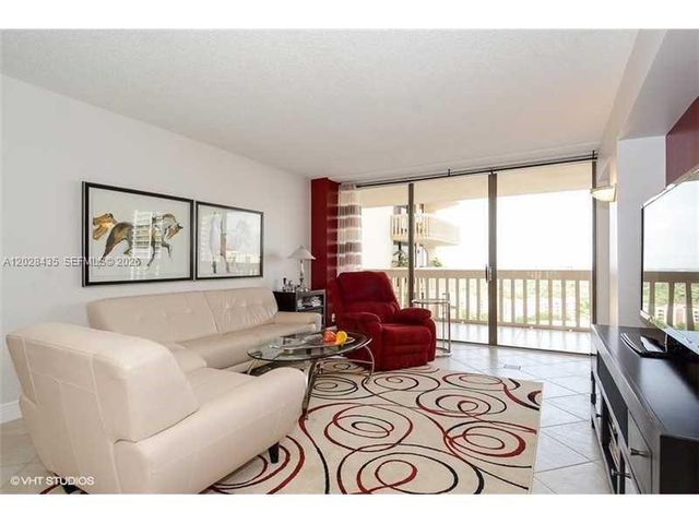 19707 Turnberry Way 18L, Aventura, FL 33180
