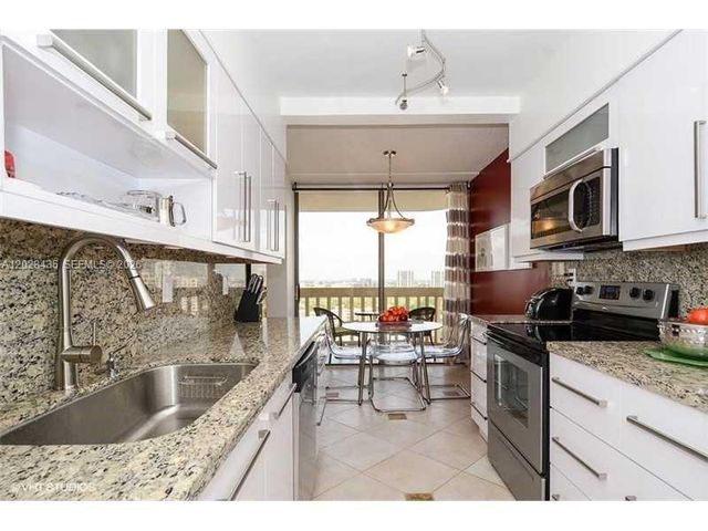 19707 Turnberry Way 18L, Aventura, FL 33180