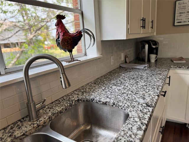 115 Adams, Mcgregor, TX 76657