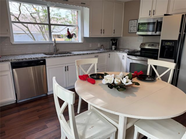 115 Adams, Mcgregor, TX 76657