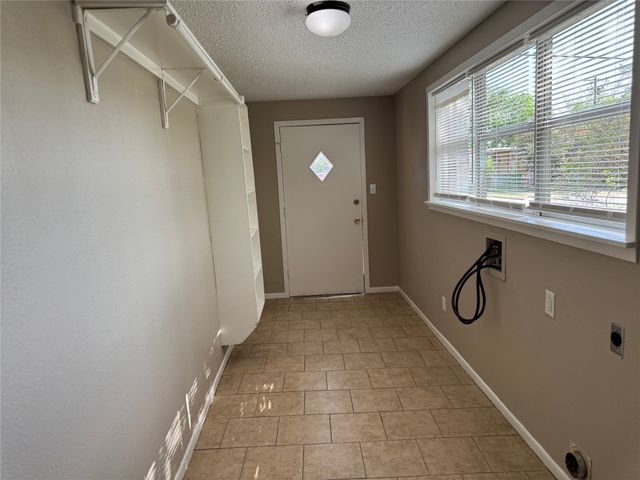 115 Adams, Mcgregor, TX 76657