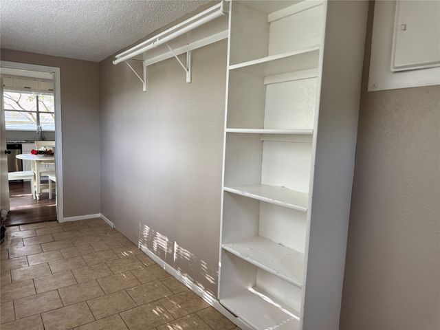 115 Adams, Mcgregor, TX 76657