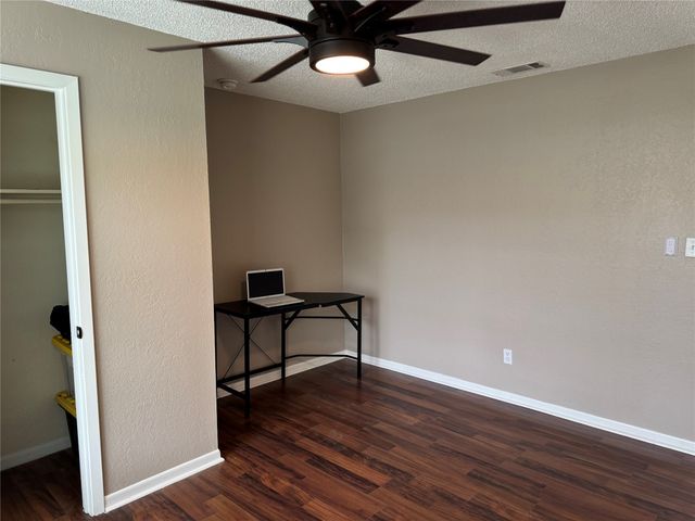 115 Adams, Mcgregor, TX 76657