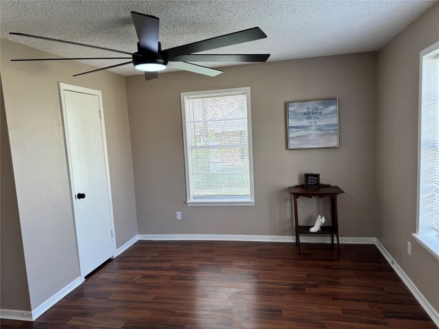 115 Adams, Mcgregor, TX 76657