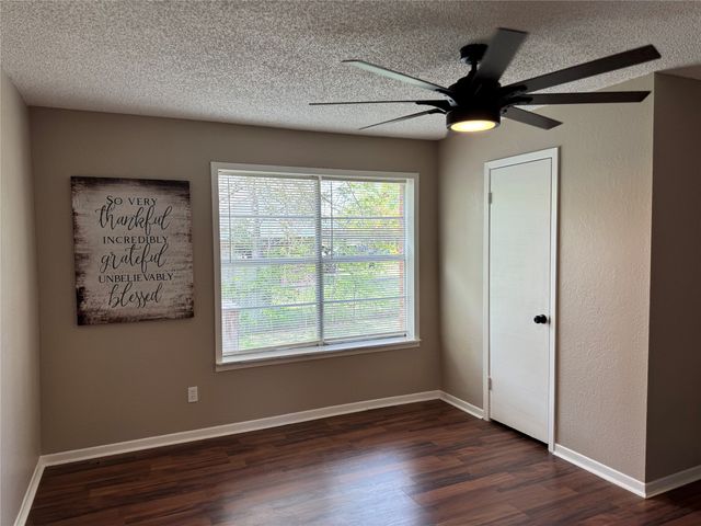 115 Adams, Mcgregor, TX 76657