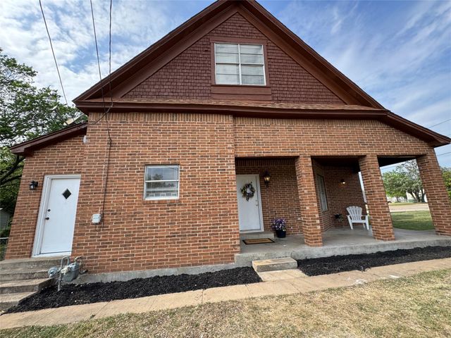 115 Adams, Mcgregor, TX 76657