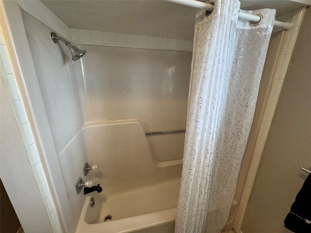 115 Adams, Mcgregor, TX 76657