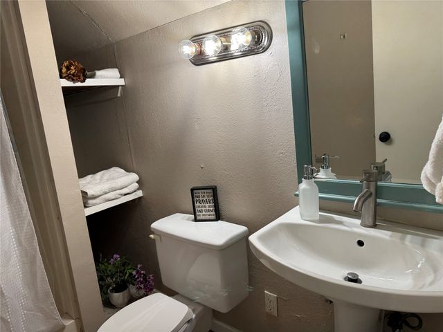 115 Adams, Mcgregor, TX 76657