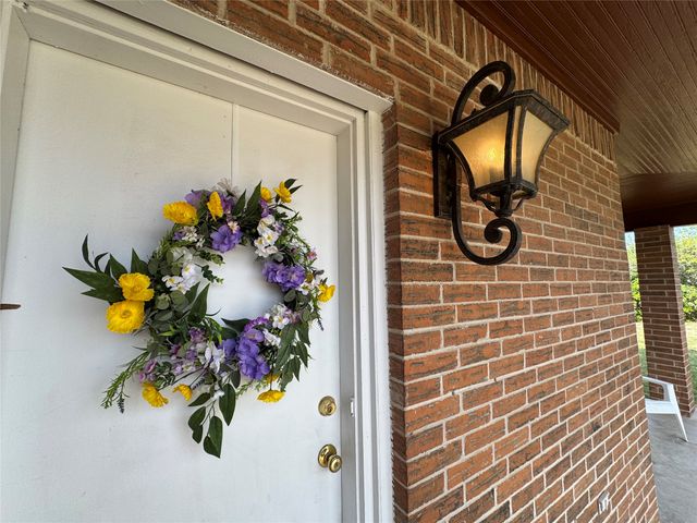 115 Adams, Mcgregor, TX 76657