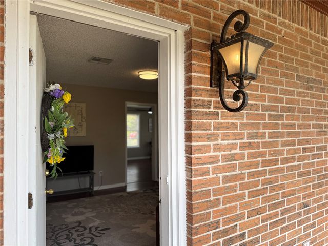 115 Adams, Mcgregor, TX 76657