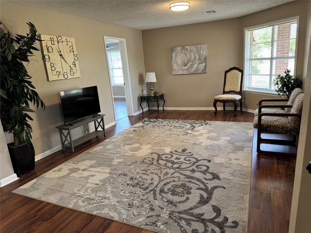 115 Adams, Mcgregor, TX 76657