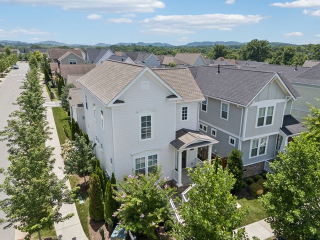 201 Moray Ct, Franklin, TN 37064