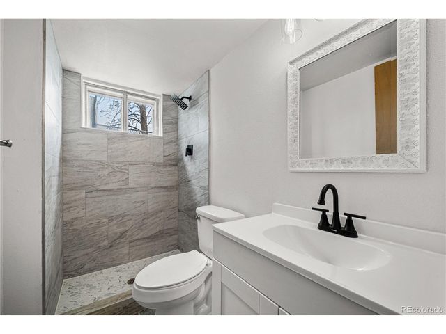 11 MacNaughton Rd, Pueblo, CO 81001