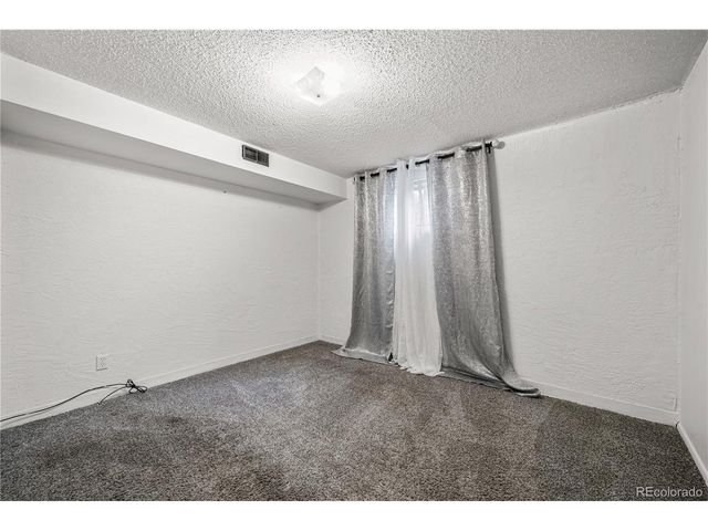 11 MacNaughton Rd, Pueblo, CO 81001