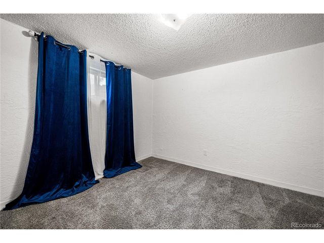 11 MacNaughton Rd, Pueblo, CO 81001