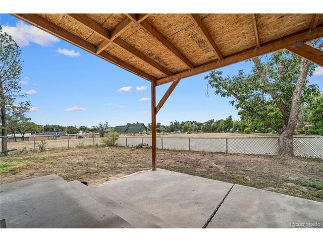 11 MacNaughton Rd, Pueblo, CO 81001