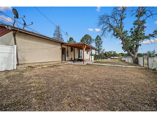 11 MacNaughton Rd, Pueblo, CO 81001