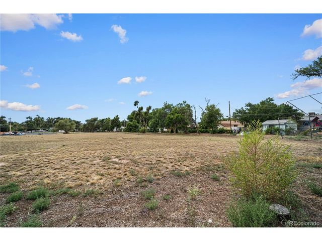 11 MacNaughton Rd, Pueblo, CO 81001