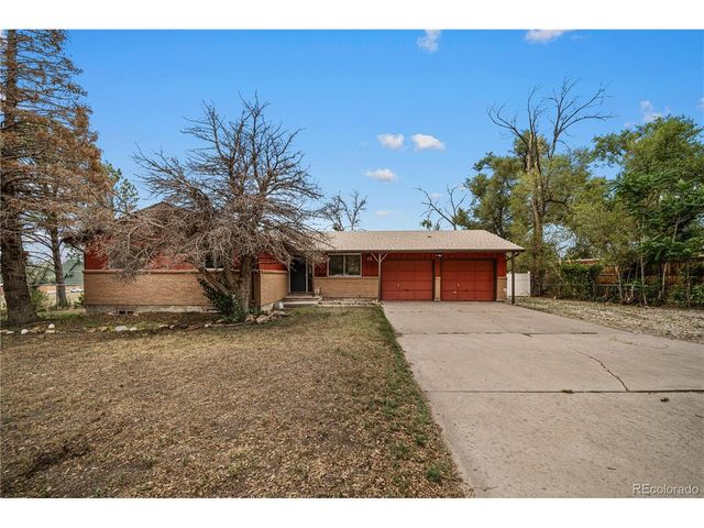 11 MacNaughton Rd, Pueblo, CO 81001