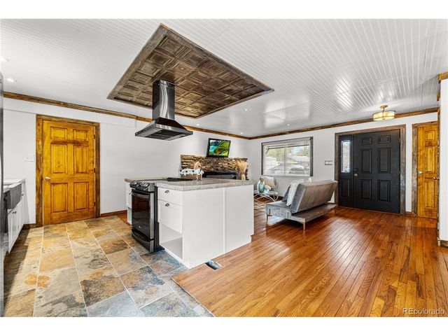 11 MacNaughton Rd, Pueblo, CO 81001