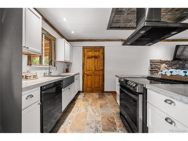 11 MacNaughton Rd, Pueblo, CO 81001
