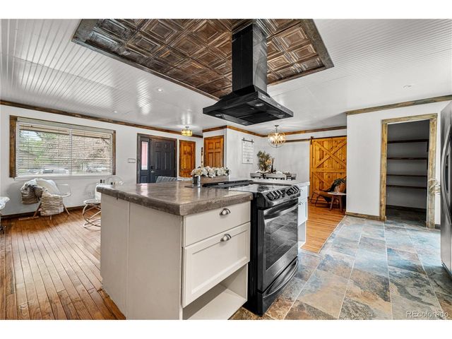 11 MacNaughton Rd, Pueblo, CO 81001