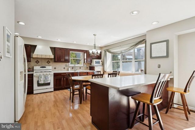 24 WHITECHAPEL DR, Mount Laurel, NJ 08054