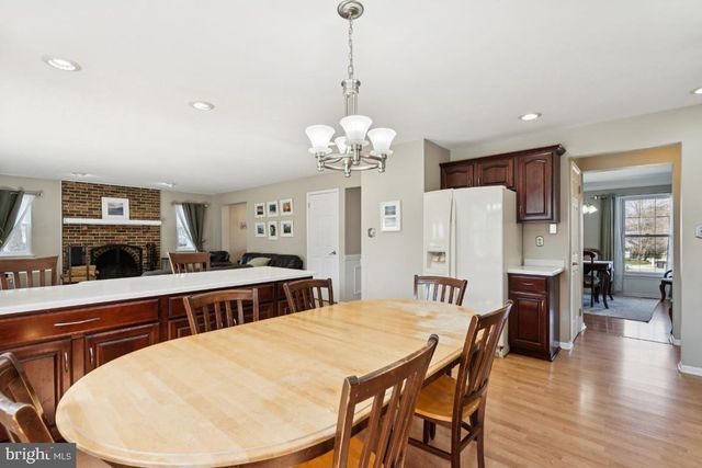 24 WHITECHAPEL DR, Mount Laurel, NJ 08054
