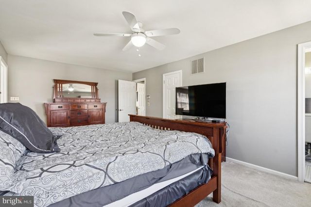 24 WHITECHAPEL DR, Mount Laurel, NJ 08054