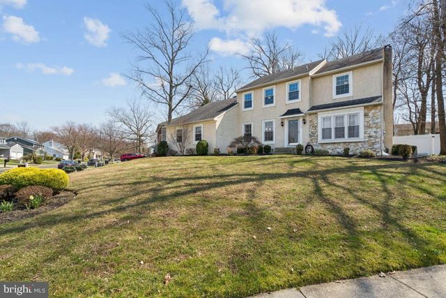 24 WHITECHAPEL DR, Mount Laurel, NJ 08054