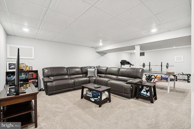 24 WHITECHAPEL DR, Mount Laurel, NJ 08054