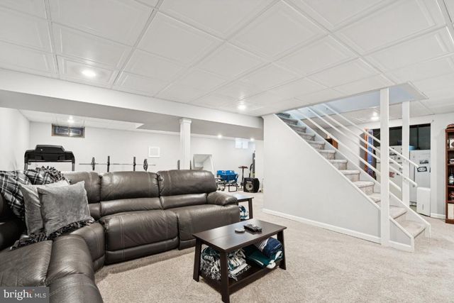 24 WHITECHAPEL DR, Mount Laurel, NJ 08054